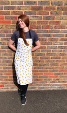 Load image into Gallery viewer, Cute Bee Apron-Adult. 100% Cotton & Made In The UK.
